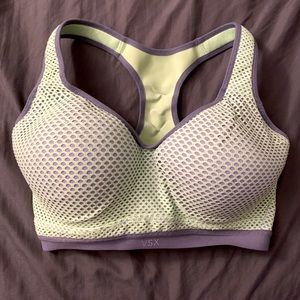 Victoria’s Secret sport bra size 32DDD